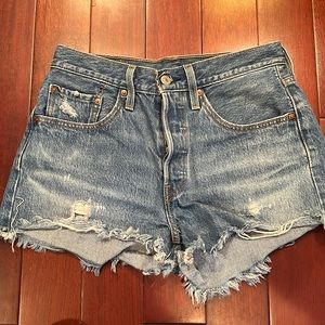 Levi’s 501 shorts size 26